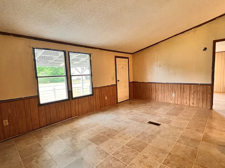 234 N Williamson Rd — Photo 5