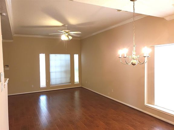 5th image of 12222 Pamela Sue Ct