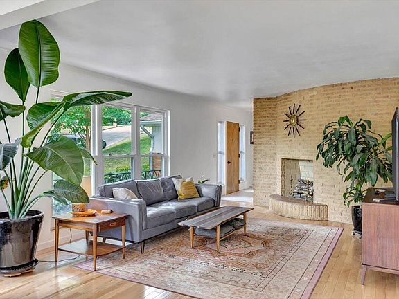 2nd image of 805 Mount Belvoir Dr