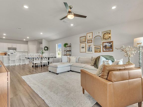 4th image of 1008 Tipton St