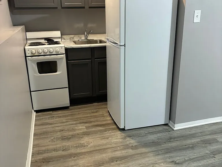 280-308 Chicago Rd — Photo 3