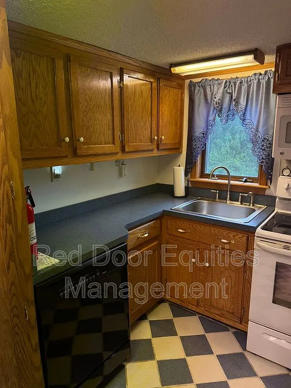1 bed, 1.5 bath, $1,100 — Photo 1