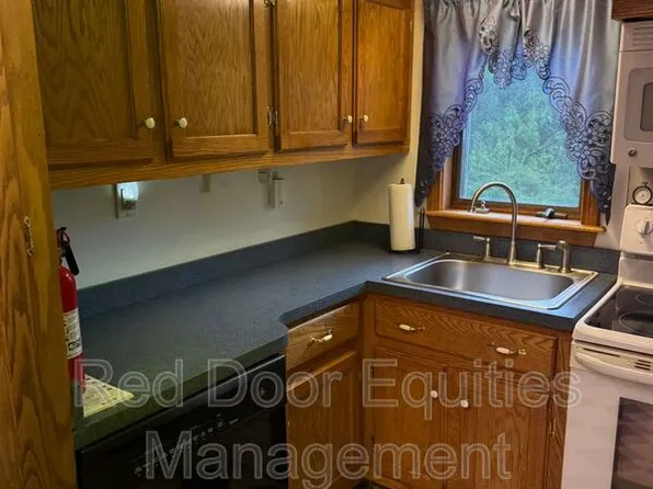 123 Boulevard Rd #B, North Windham, CT 06256