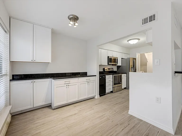 1653 W Sam Houston Pkwy S — Photo 6