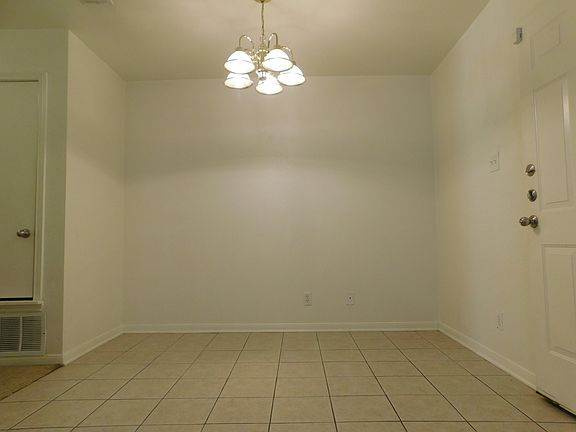 4th image of 1304 Cinch Dr APT A
