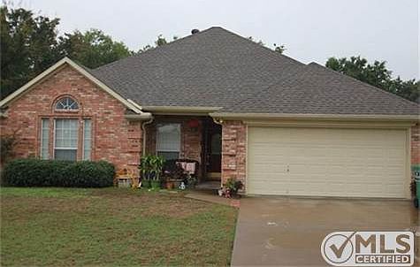 1st image of 705 Erica Cir