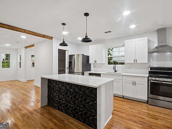 3rd image of 2886 Joyce Ave