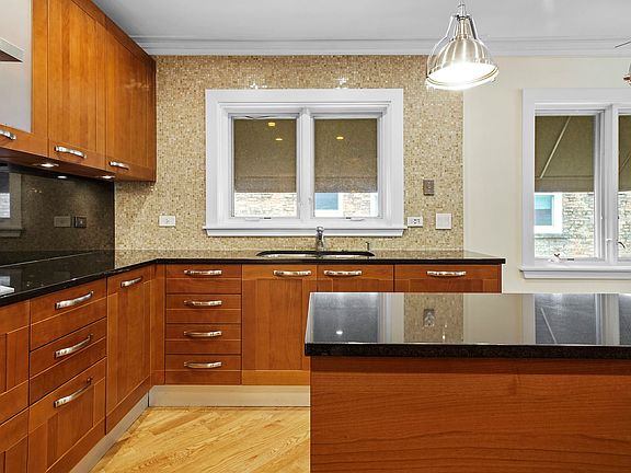 5th image of 2545 W Lunt Ave #2