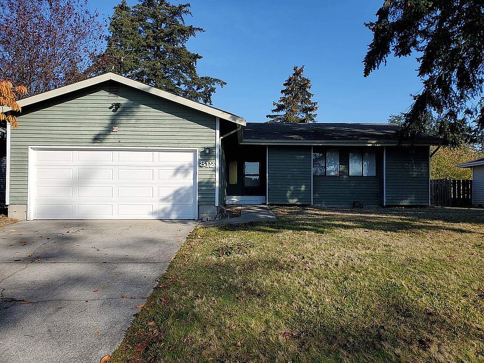 1st image of 812 NW Hiyu Dr