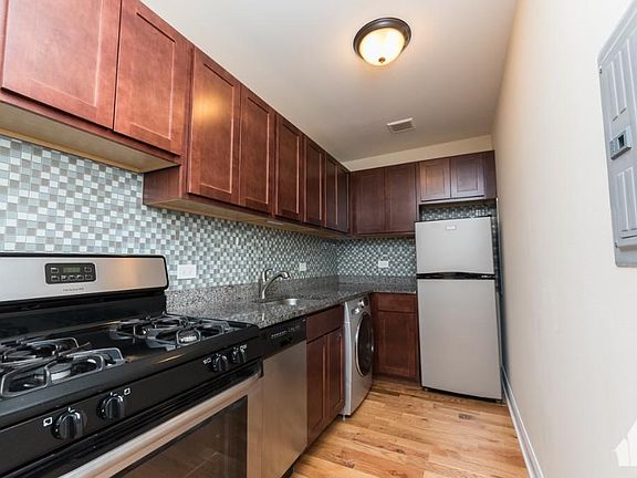 4th image of 555 W Arlington Pl APT 409L