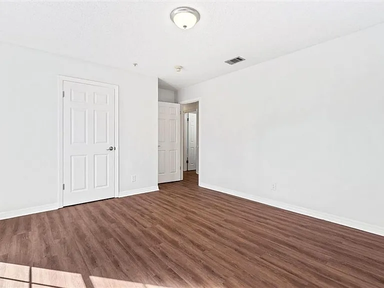 1240 Lynchburg Ct — Photo 16