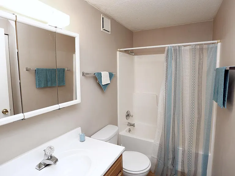 Willowood Apartments — Photo 6