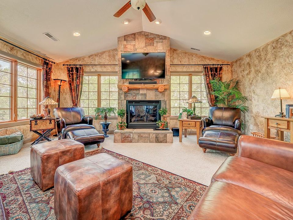 1st image of 25980 Woodside Ct