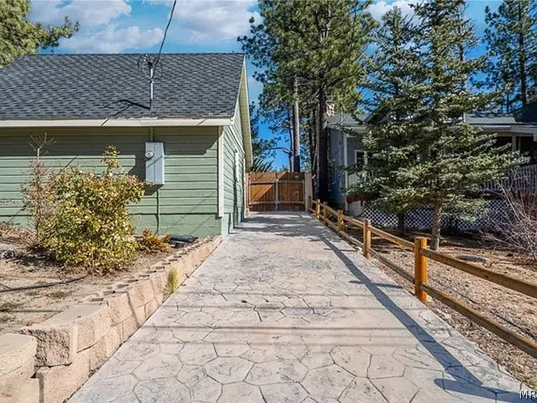 195 Knoll Rd — Photo 32