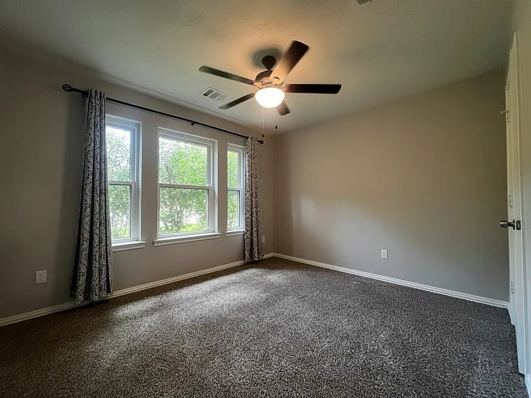 25314 Laurel Green St — Photo 21