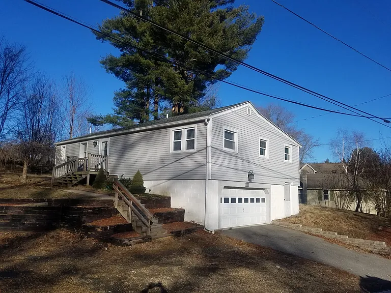 11 Lambs Grv — Photo 1