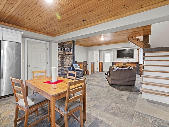 5th image of 1390 Stevens Rd