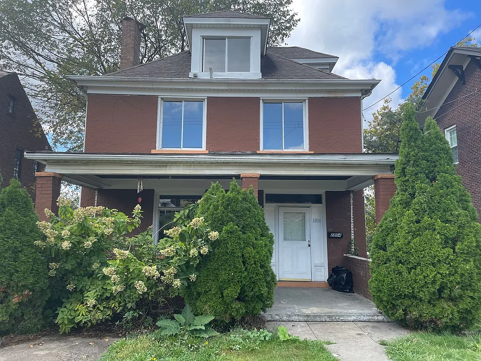 2804 Main St