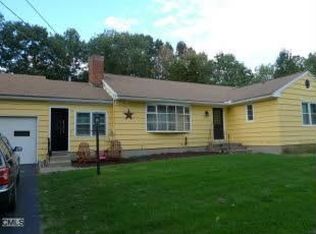 100 Meadowview Dr, Trumbull, CT 06611