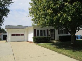1406 Robinwood Dr, Aurora, IL