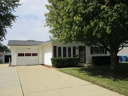 1406 Robinwood Dr photo 1