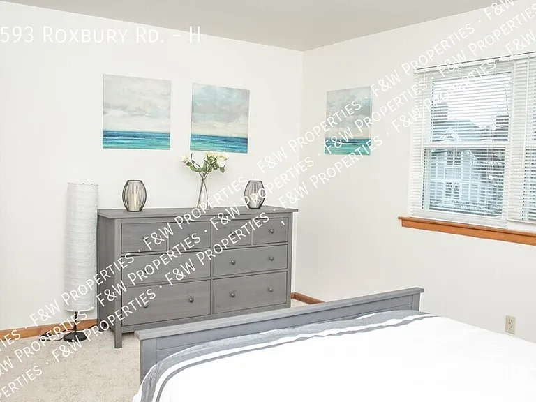 1593 Roxbury Rd #H — Photo 5