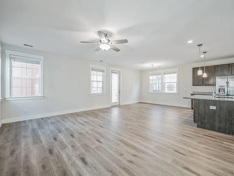 210 Ilderton St — Photo 4