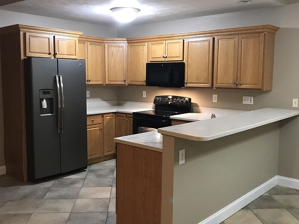 Kitchen with great cabinets and lots of counter space