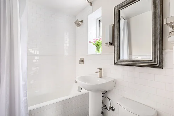 Sold by Douglas Elliman | media 21