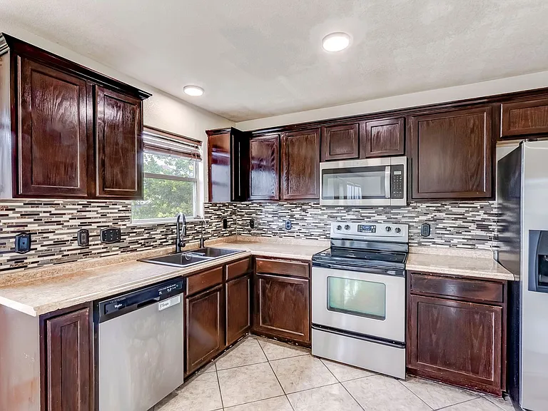 4411 Causeway Ct — Photo 10