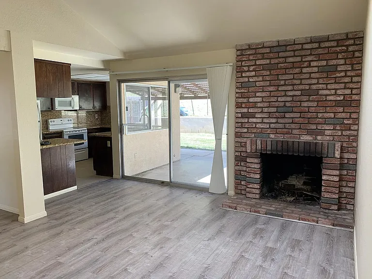 31173 Old River Rd — Photo 8