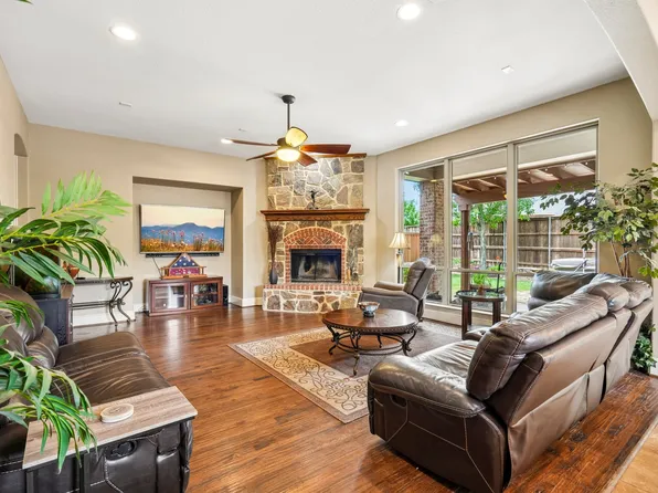 812 Moss Cliff Cir, McKinney, TX 75071