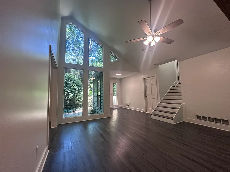 102 Southfork Dr — Photo 2