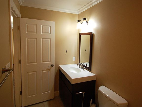 5th image of 2121 W Park Dr