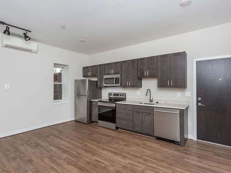 815 Park Ave — Photo 23