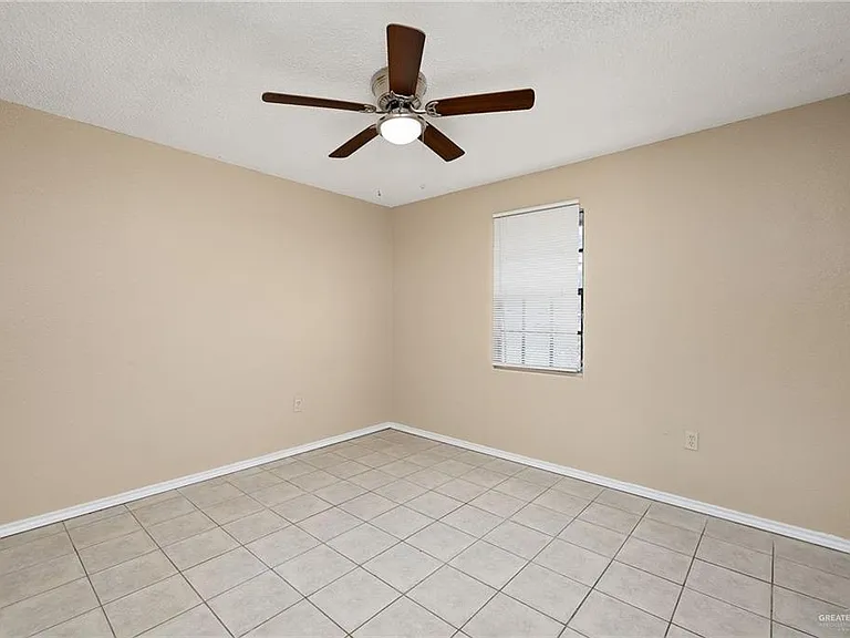 825 W 1st St #3 — Photo 9