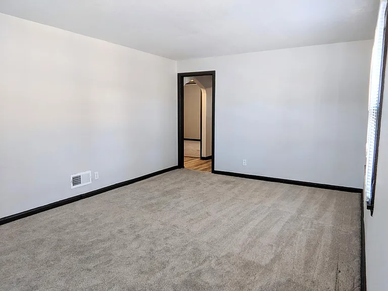 1104 S 32nd St — Photo 6