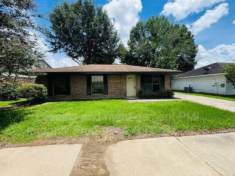 3 bed, 2.0 bath, 1123 sqft, $1,350 — Photo 4