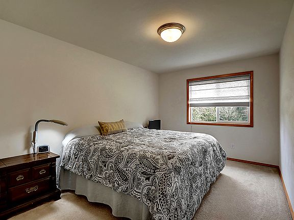 5th image of 11605 6th Ave NE