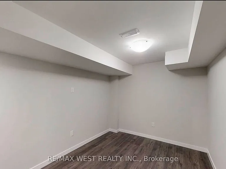 26 Hines St — Photo 28