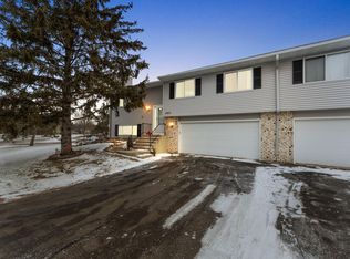2825 Wimbledon Rdg, Woodbury, MN 55125