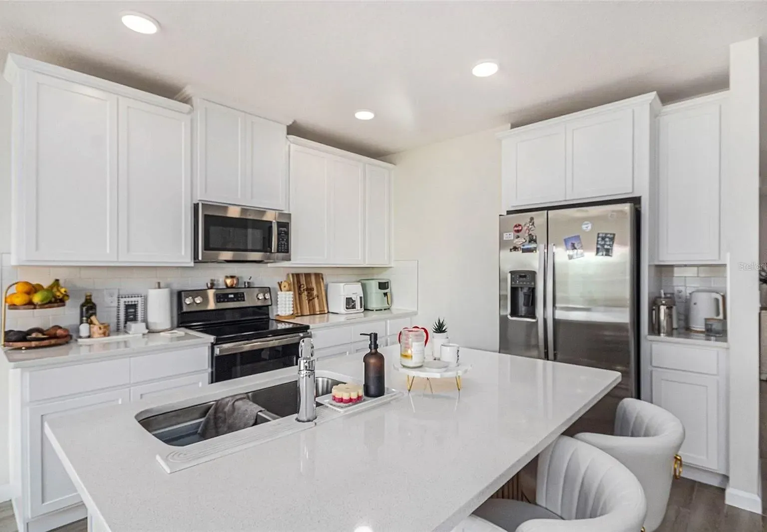 3 bed, 2.5 bath, 1556 sqft, $800 — Photo 2