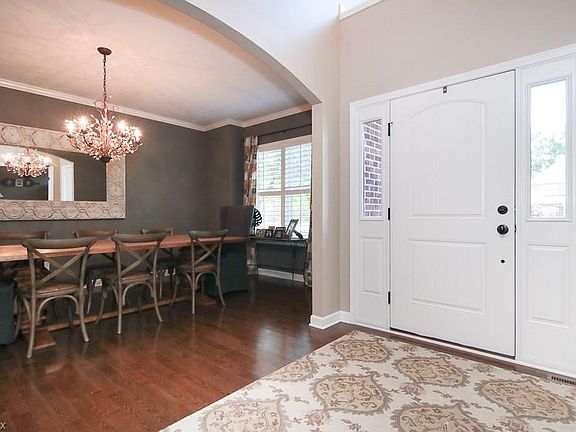 3rd image of 32815 Saint Anthonys Way