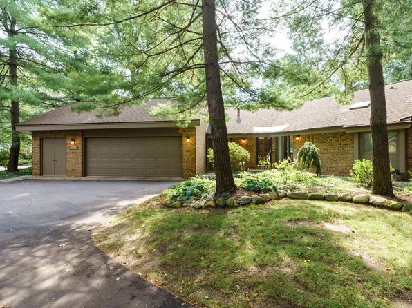 7672 E Saint Andrews Cir, Portage, MI 49024