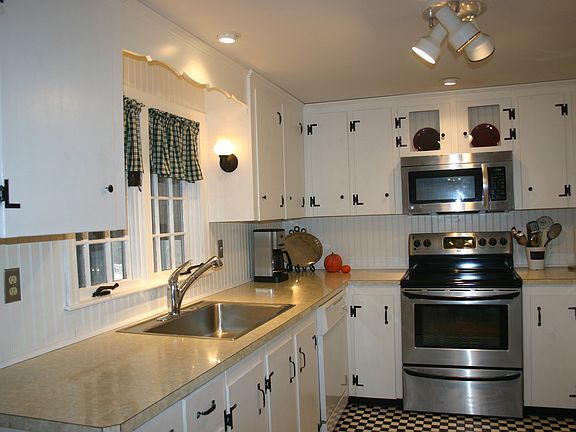 2nd image of 182 Diane Ave