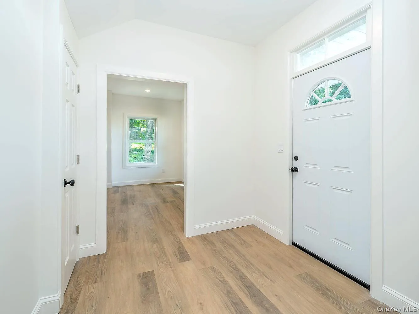 1 bed, 1.0 bath, 988 sqft, $3,450 — Photo 4