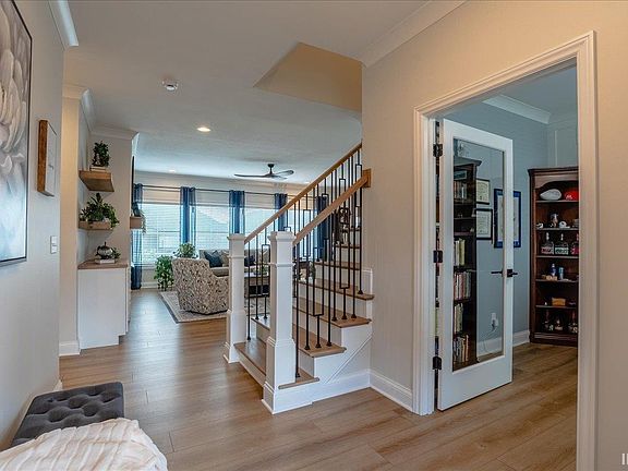 4th image of 435 Westbriar Cir