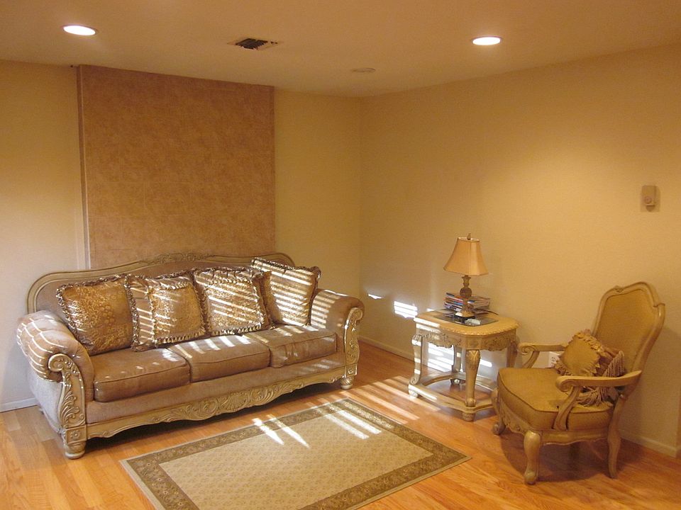 1st image of 192 Colony Cir