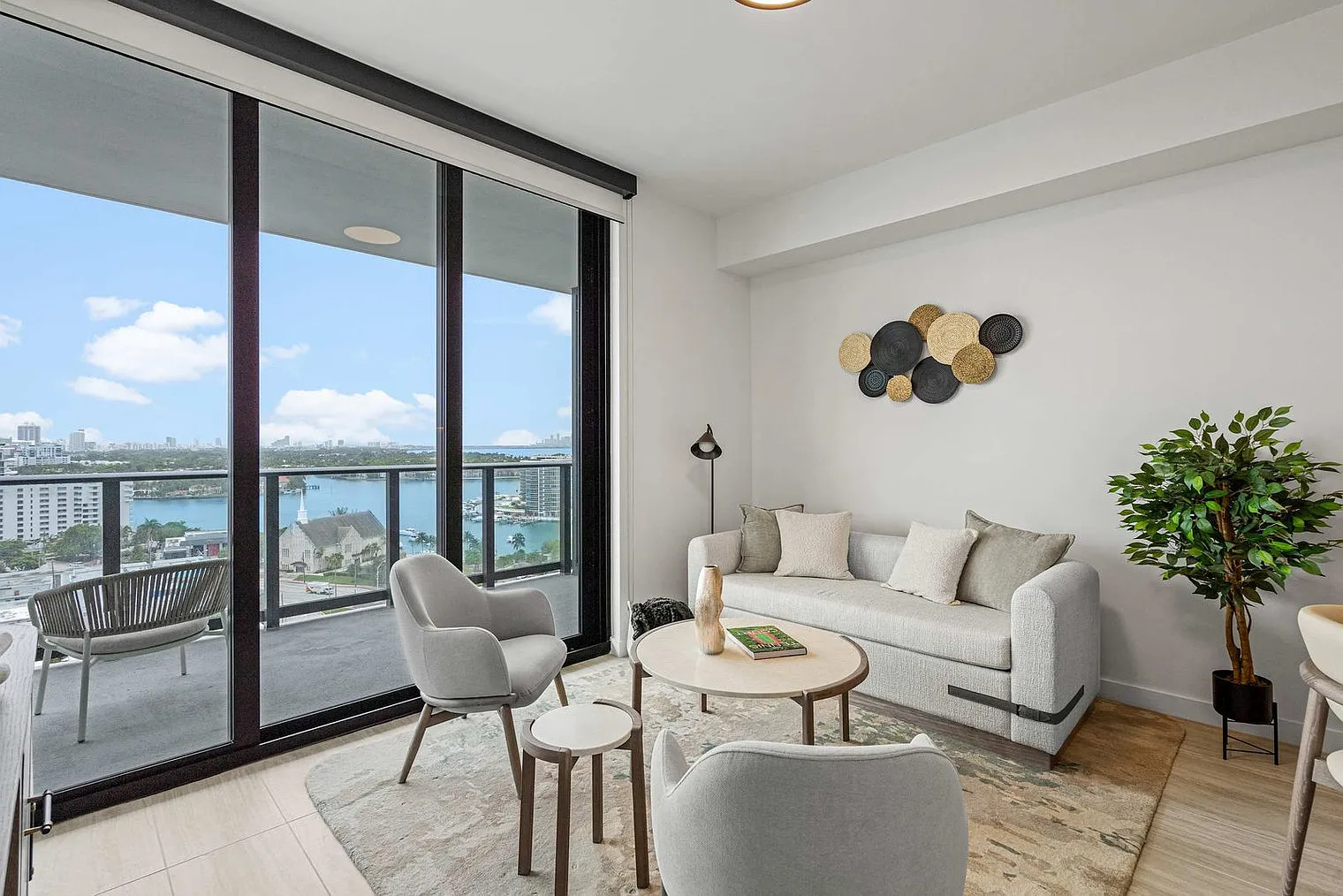 1 bed, 1.0 bath, 818 sqft, $3,994 — Photo 1