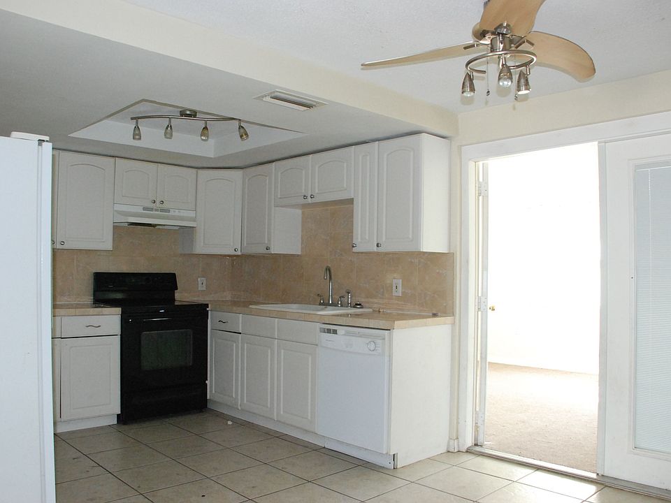 2nd image of 7918 Coventry Dr